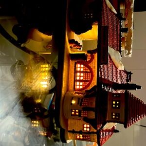 NWT hamiltok Avenue light house for Xmas